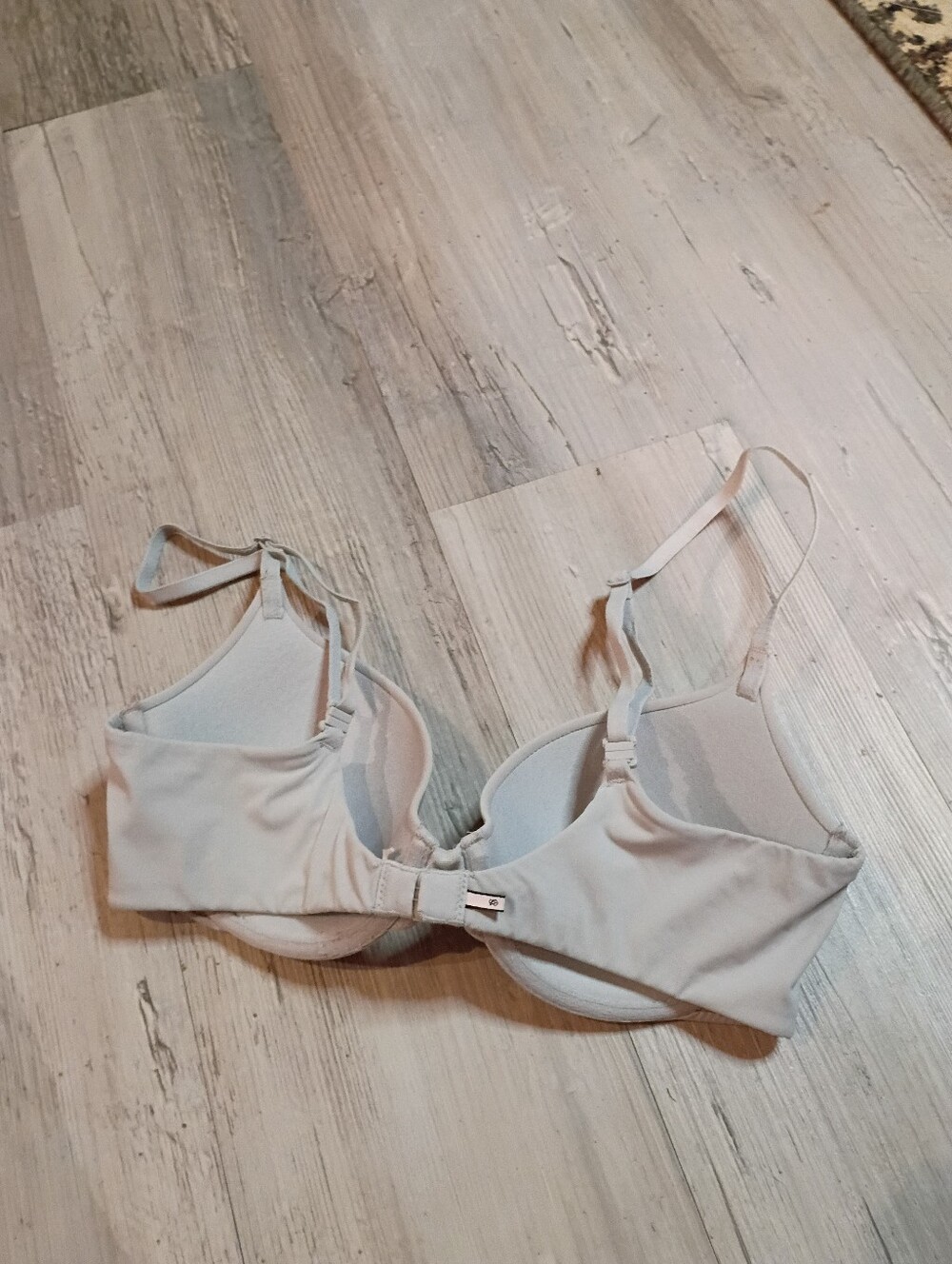 Victoria Secret - Picture 3 of 4